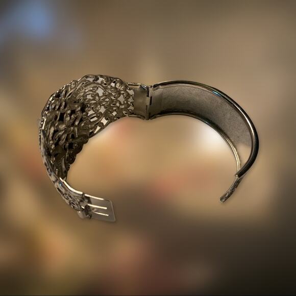 Beautiful Victorian Inspired Amethyst Rhinestone and Silver Embossed Bracelet - Picture 4 of 6